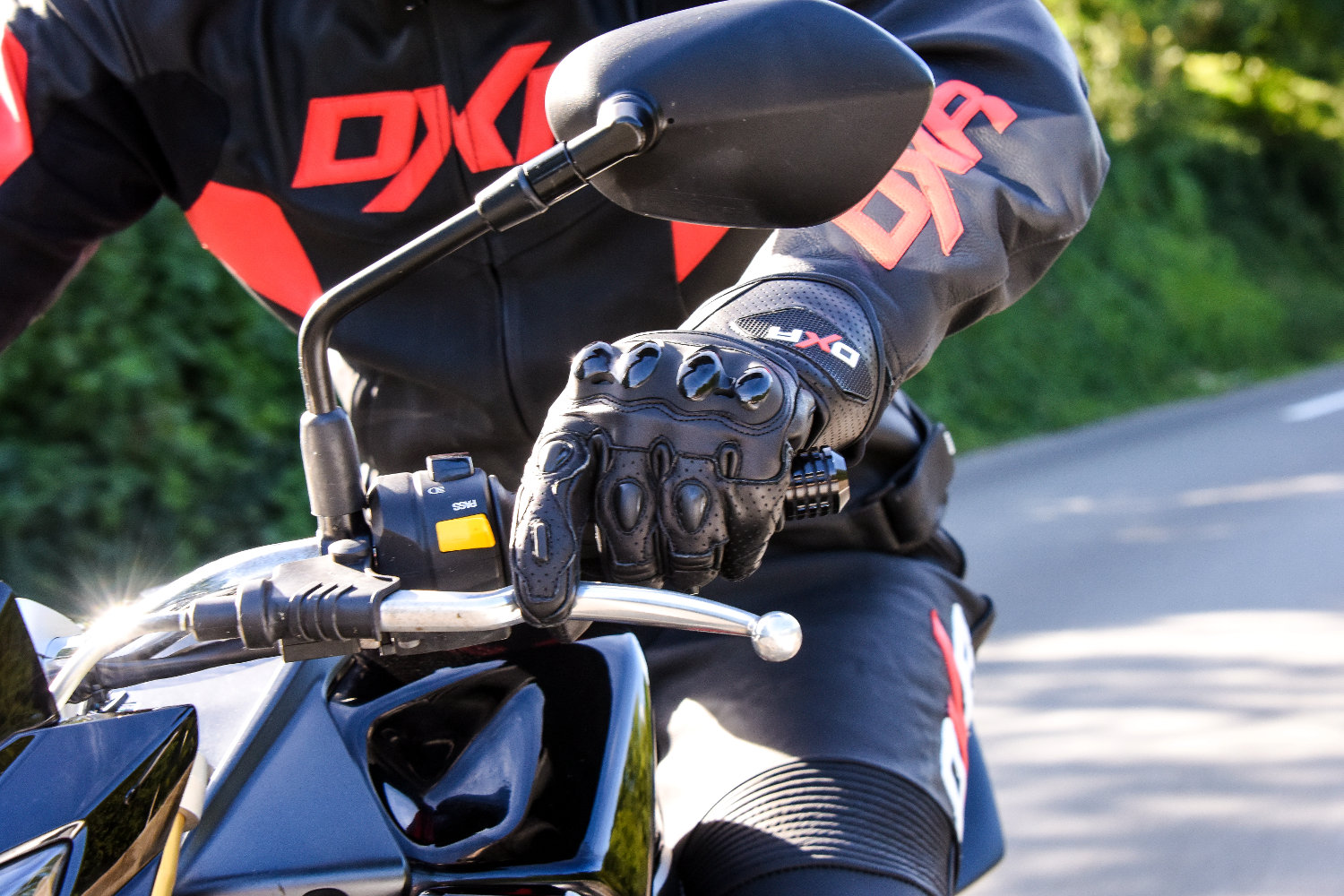 Come scegliere i guanti da moto