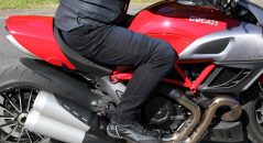 Jean DXR Boost e Ducati Diavel sulla strada