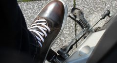 Le sneakers Rocker Via possono essere indossati sui motocicli, ma anche al di fuori, per esempio in ufficio